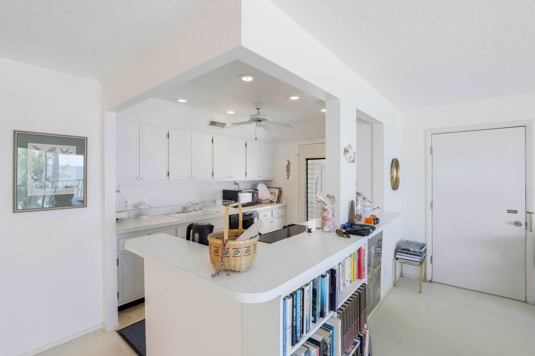 10573 Gulf Shore Dr #304, Naples, FL 34108