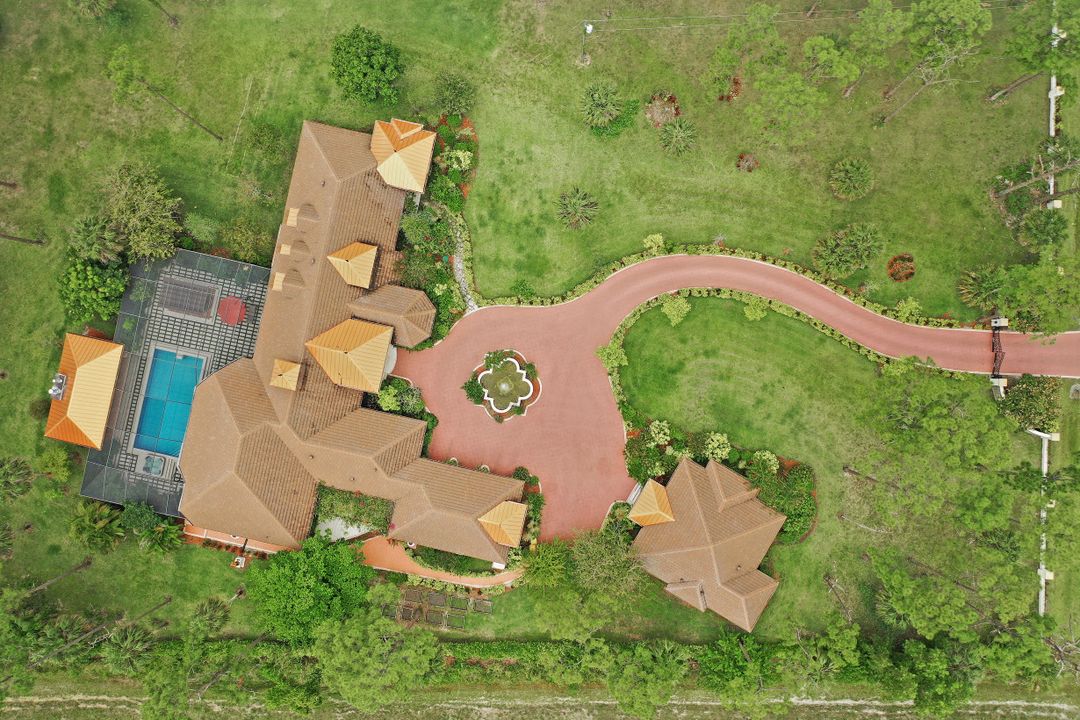 5610 Bur Oaks Ln, Naples, FL 34119