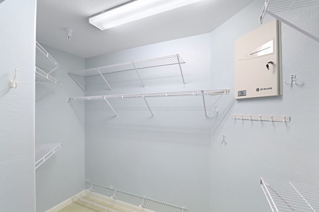 6693 Alden Woods Cir #101, Naples, FL 34113