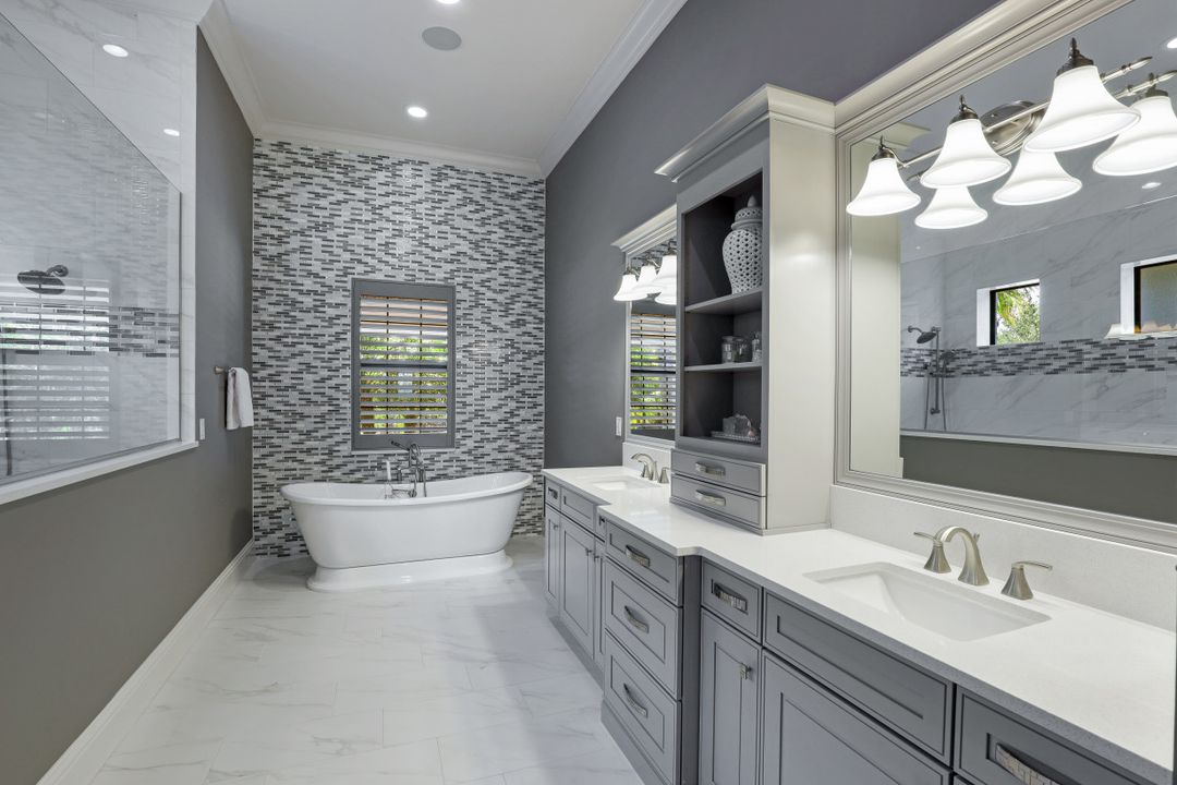 9067 Breakwater Dr, Naples, FL 34120