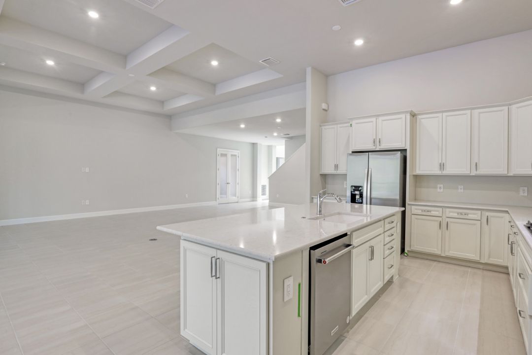 9547 Curlew Dr, Naples, FL 34120