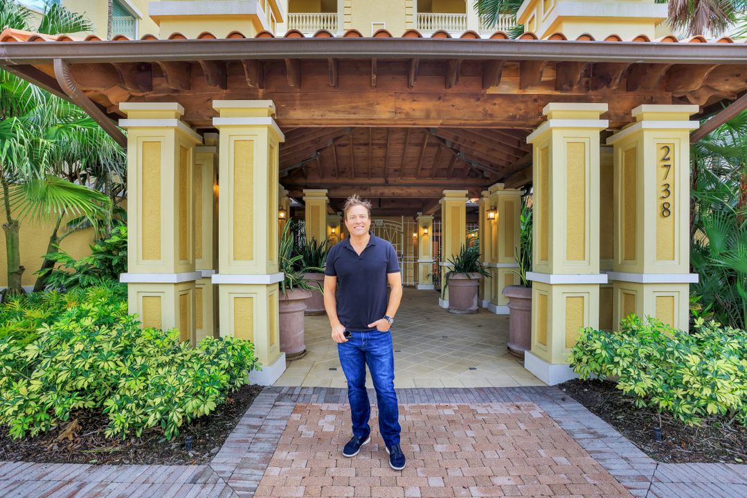 2738 Tiburon Blvd E, Naples, FL 34109