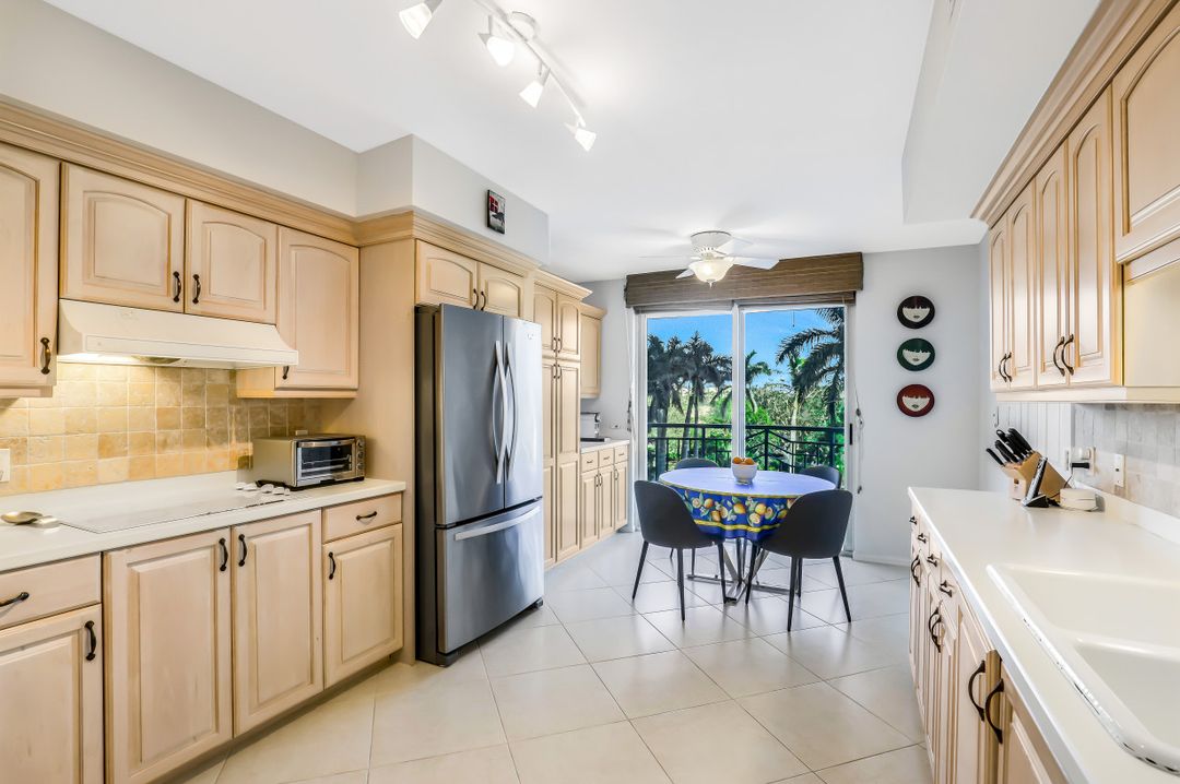 7515 Pelican Bay Blvd #4b, Naples, FL 34108