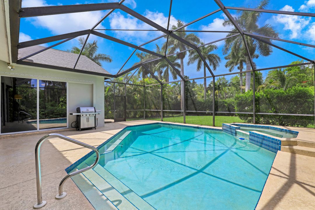 997 Aqua Ln, Fort Myers, FL 33919