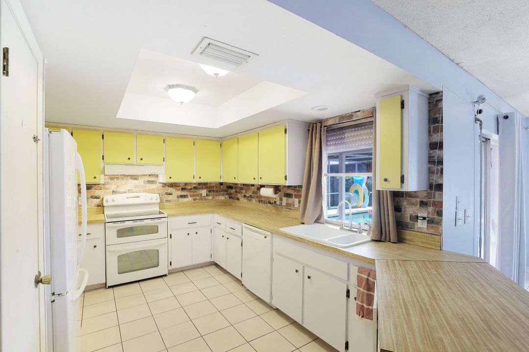 2690 64th St SW, Naples, FL 34105