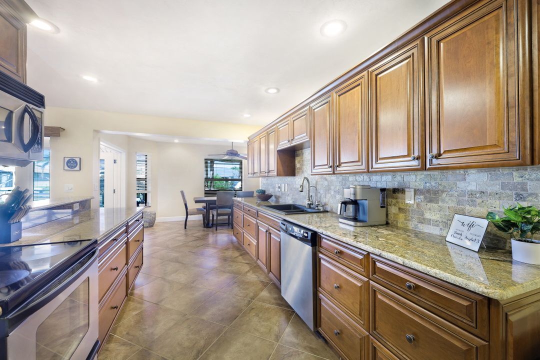 1427 SW 53rd Ln, Cape Coral, FL 33914