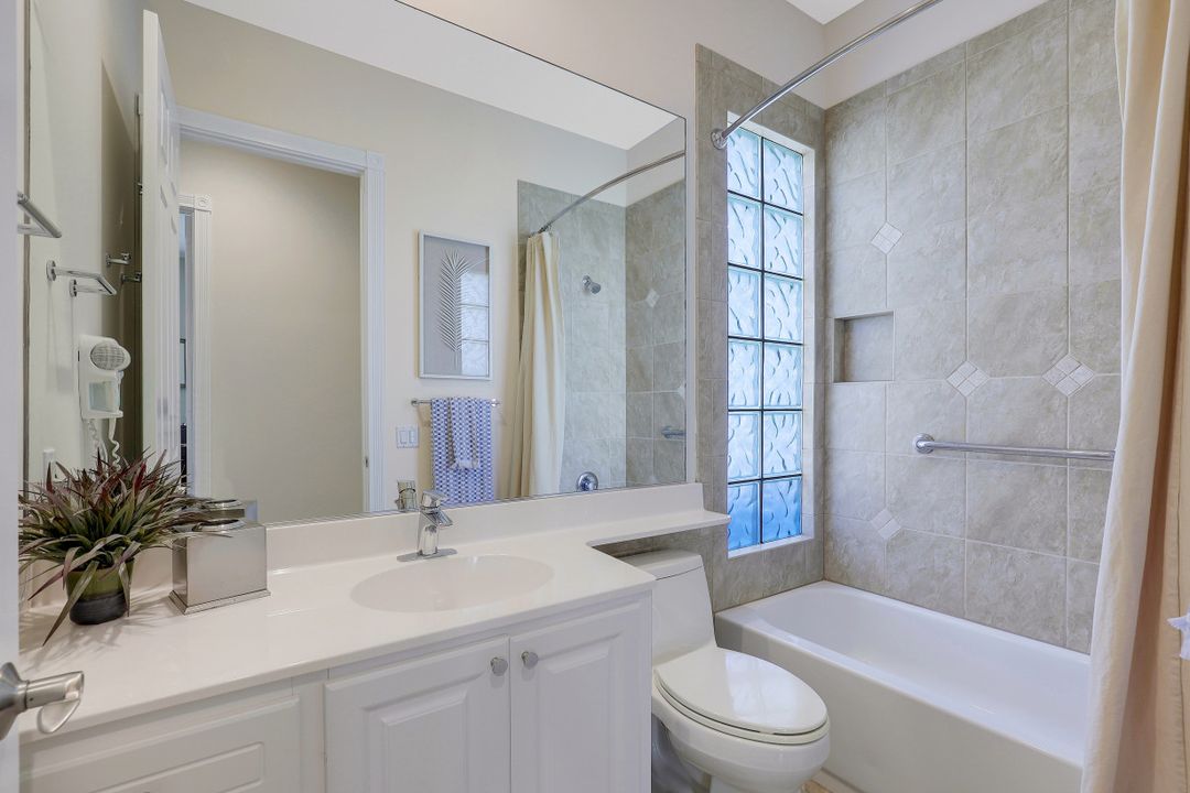 5500 Freeport Ln, Naples, FL 34119