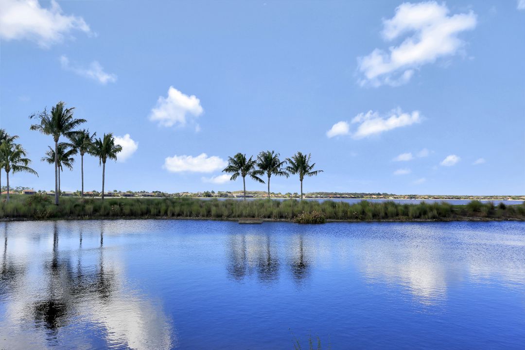 9060 Siesta Bay Dr #201, Naples, FL 34120