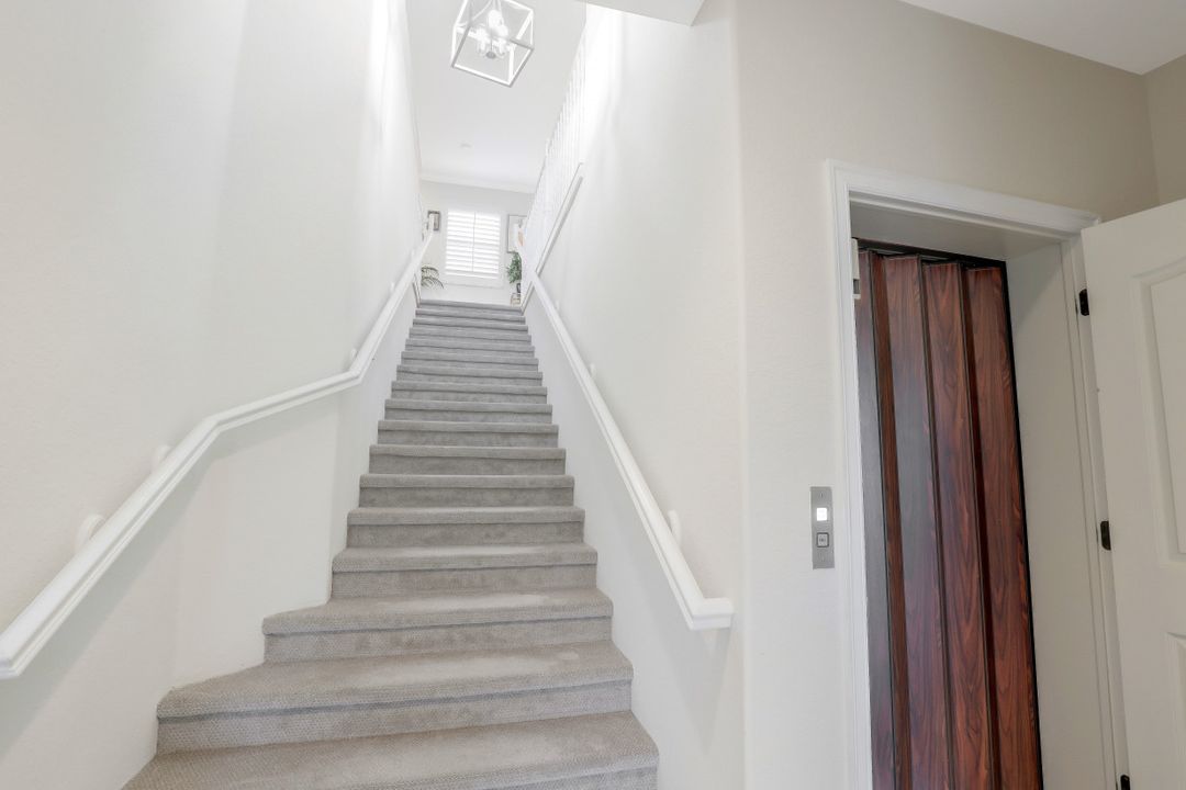 8157 Saratoga Dr #1501, Naples, FL 34113