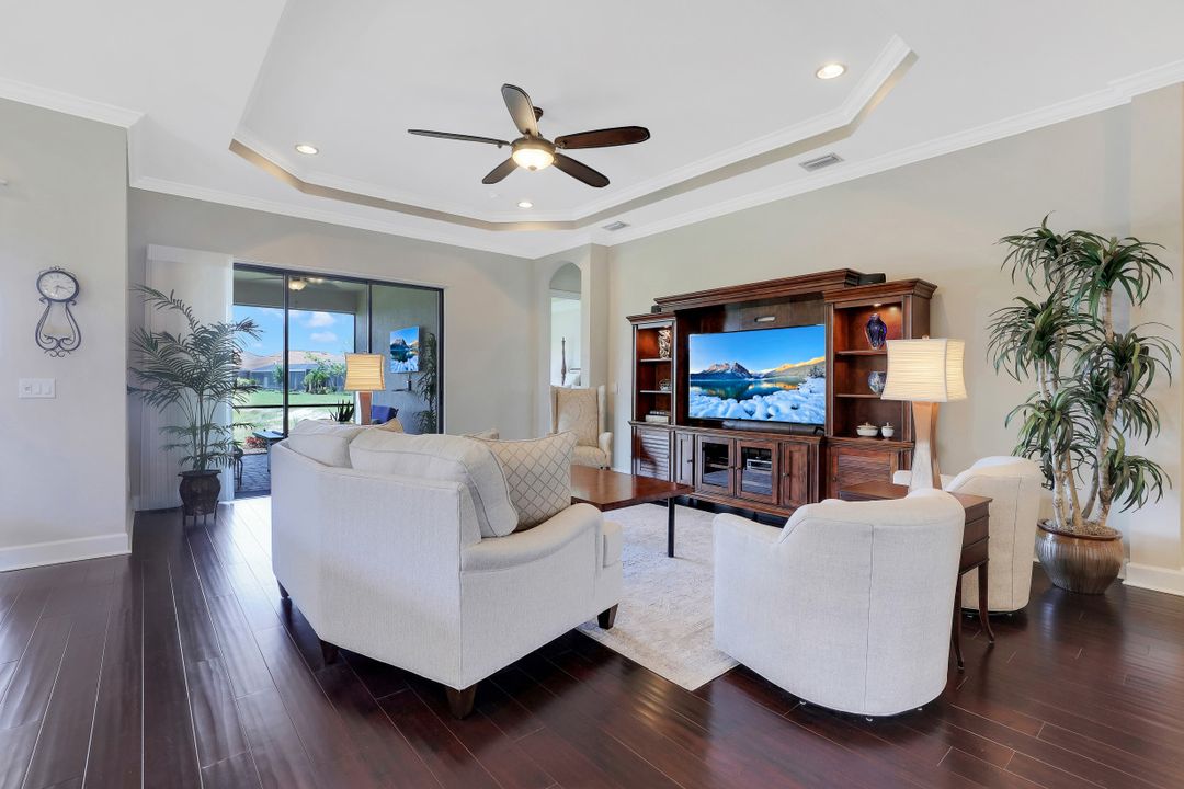 9123 Trivoli Ter, Naples, FL 34119