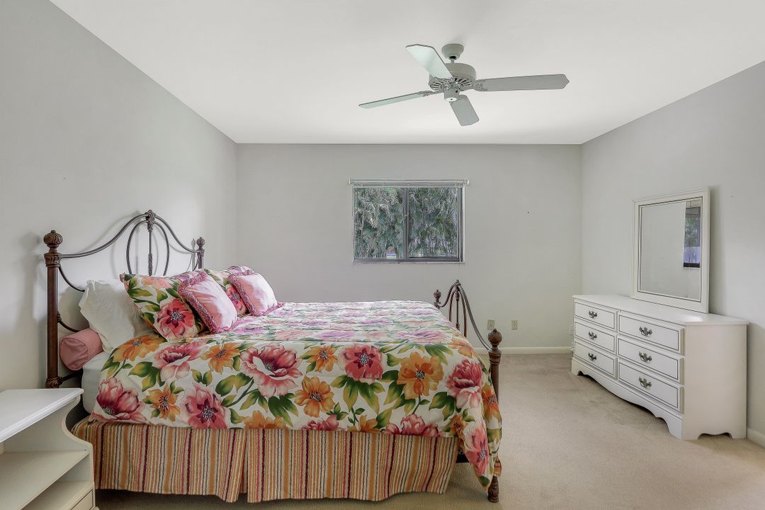 691 104th Ave N, Naples, FL 34108