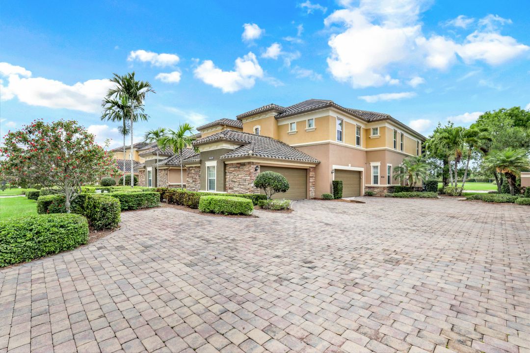 9525 Ironstone Terrace #Unit 202, Naples, FL 34120