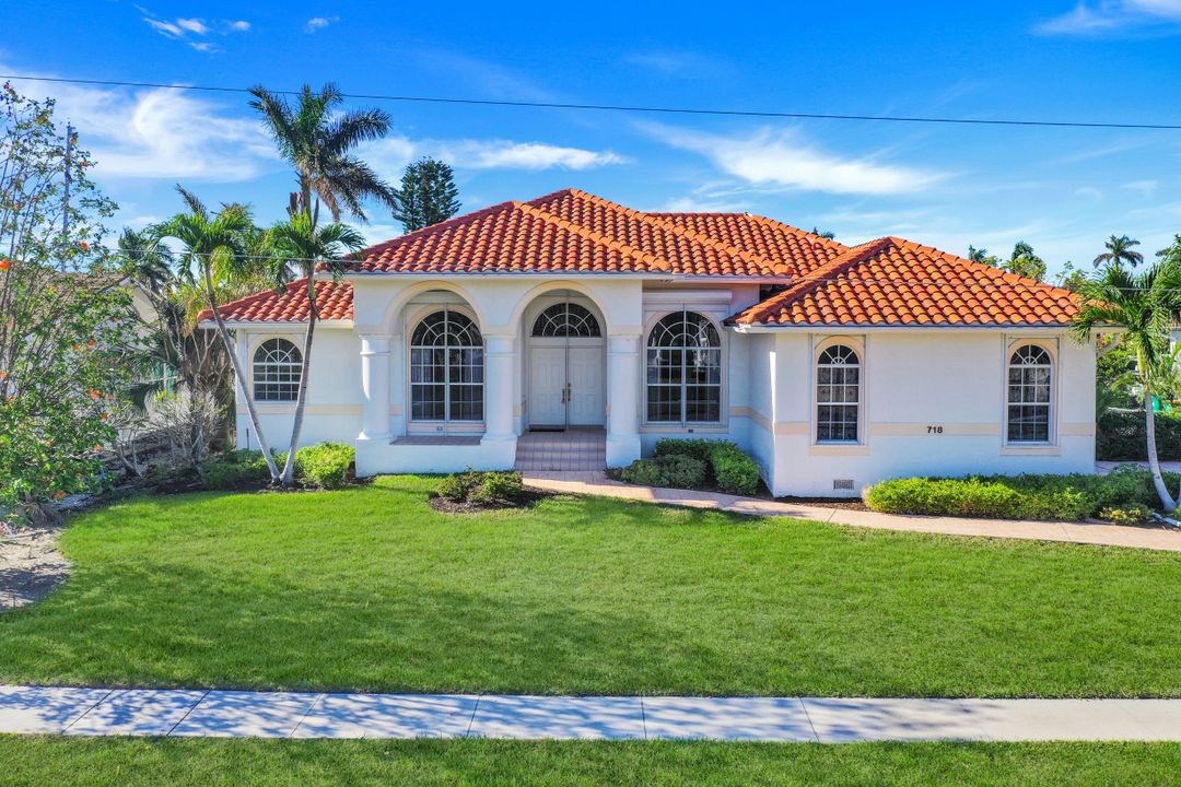 718 Nautilus Ct, Marco Island, FL 34145