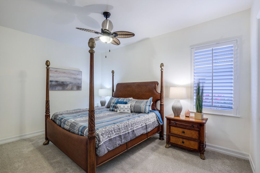 5958 Amberwood Dr, Naples, FL 34110