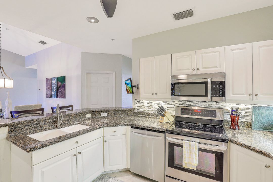 2120 Cay Lagoon Dr #223, Naples, FL 34109