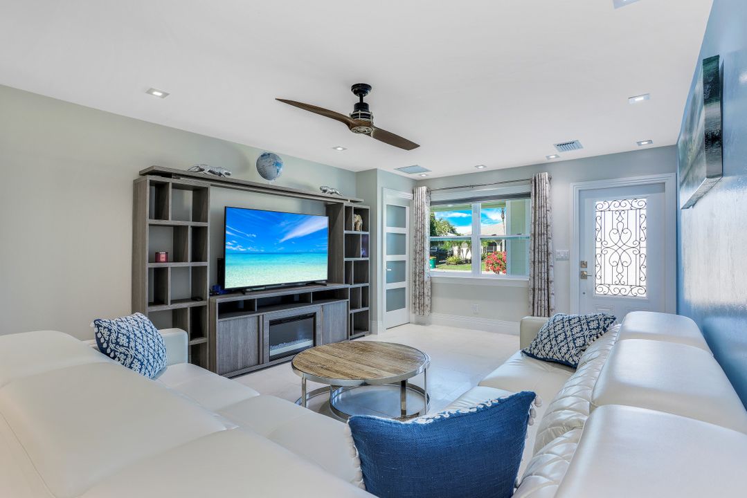 648 100th Ave N, Naples, FL 34108