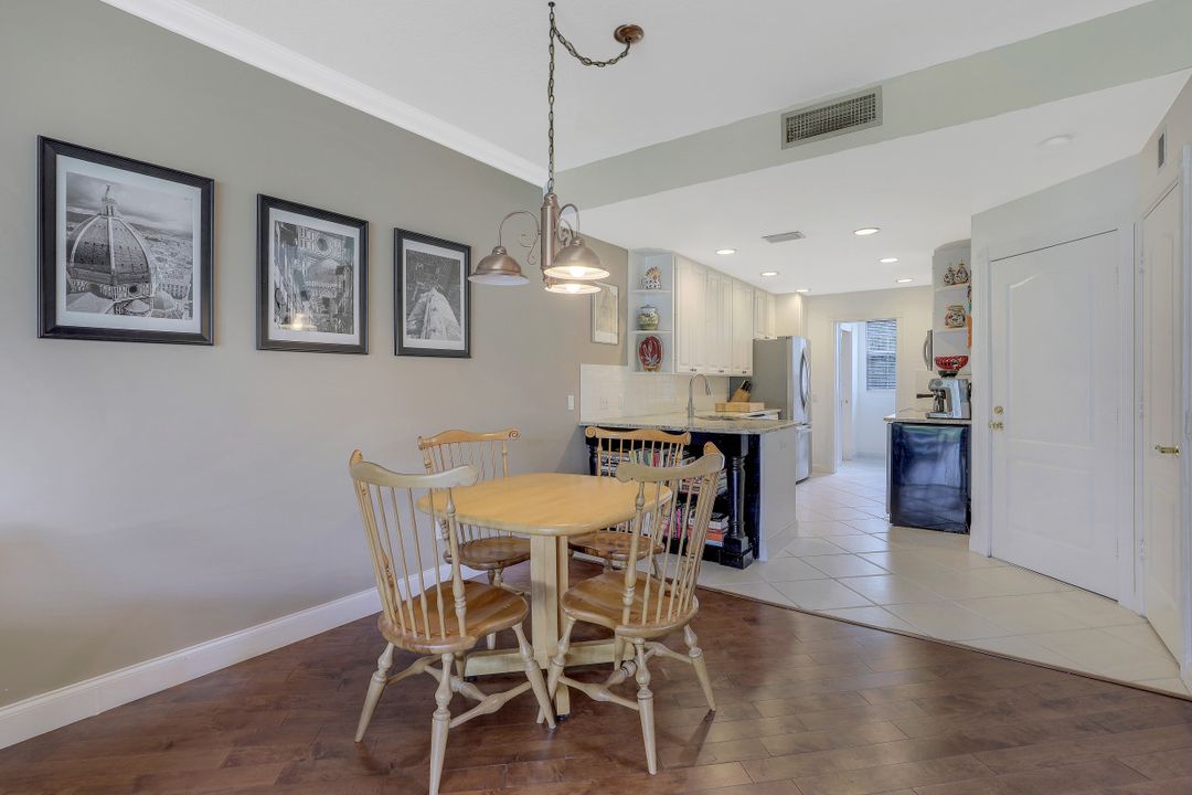 5637 Cove Cir, Naples, FL 34119