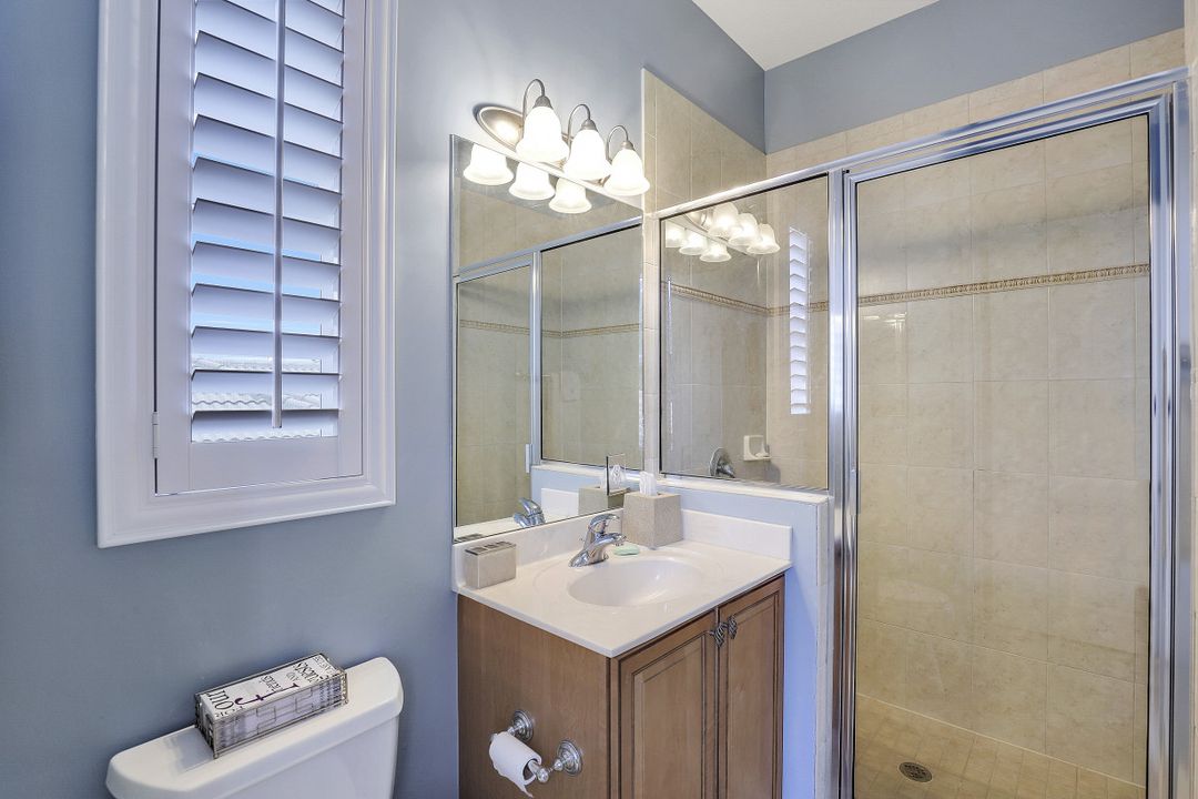 467 Saddlebrook Ln, Naples, FL 34110