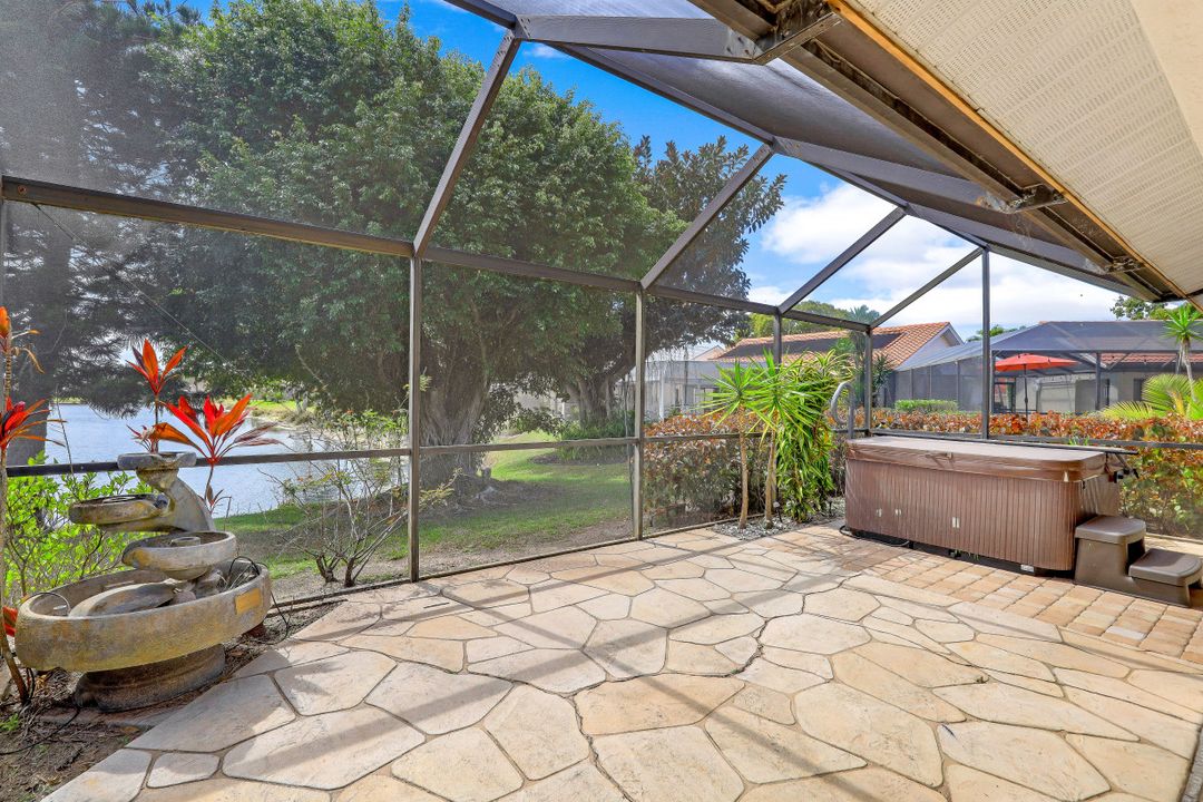 158 St James Way, Naples, FL 34104