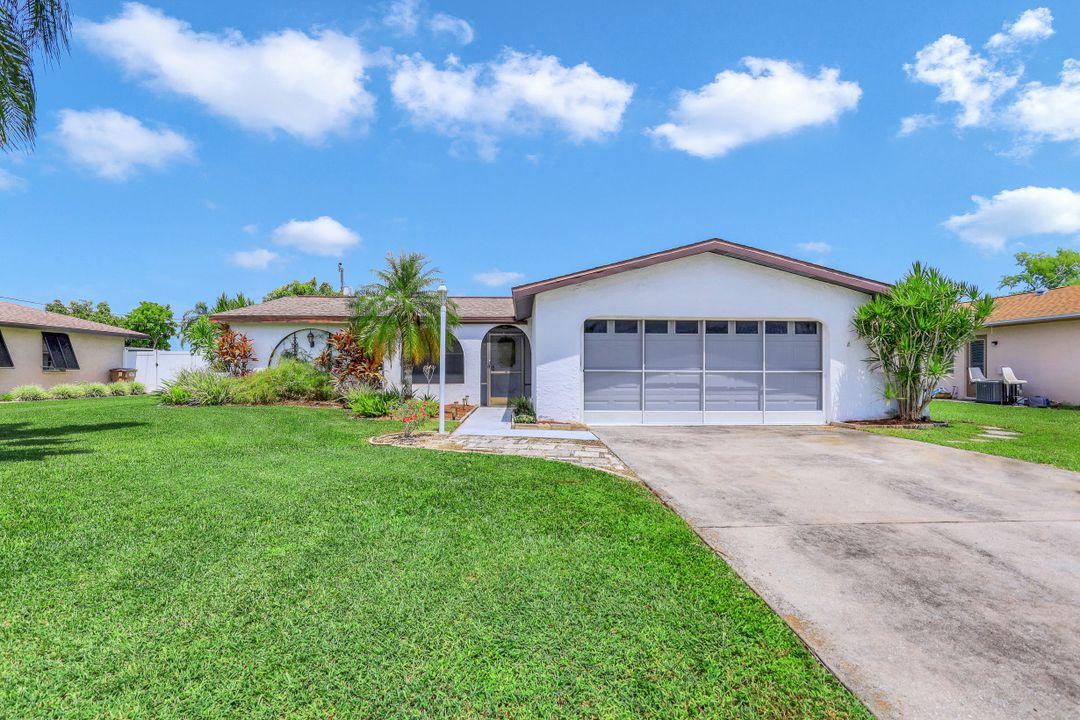 1007 Archer Pkwy E, Cape Coral, FL 33904