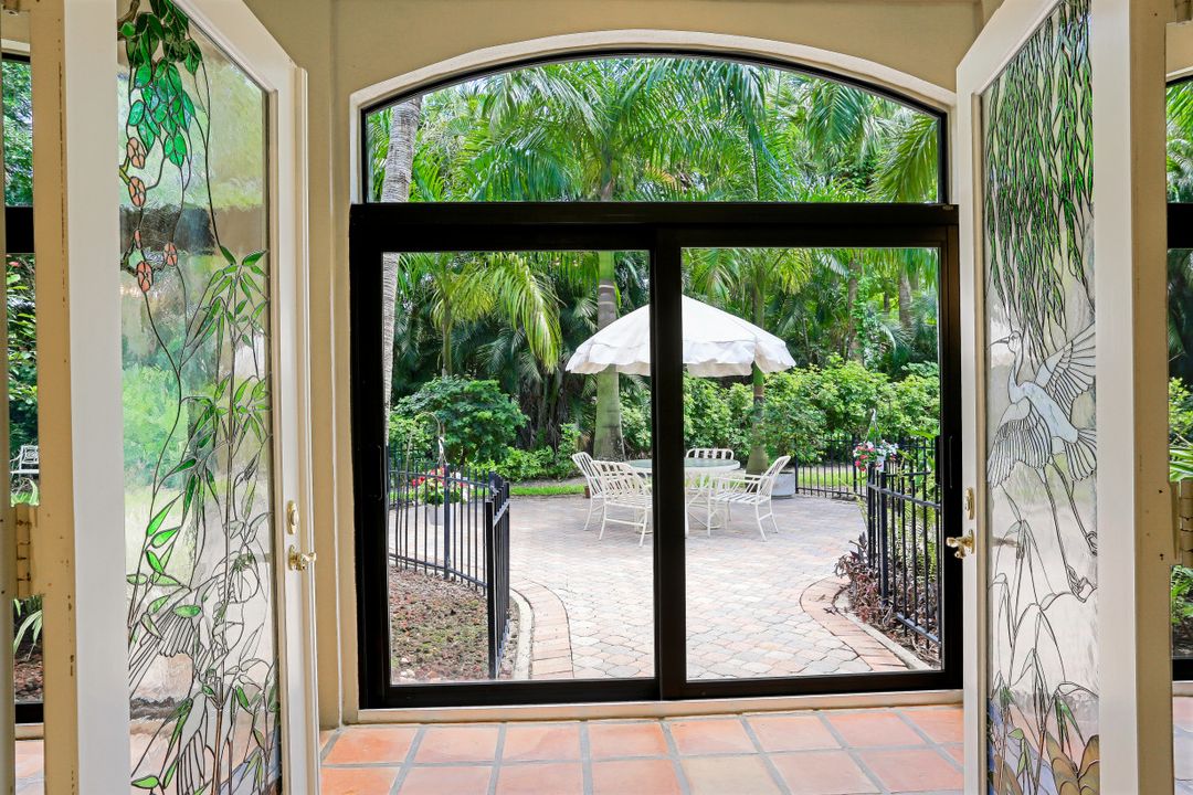 726 Bay Tree Ct, Naples, FL 34108