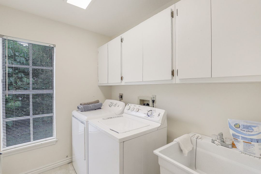 2259 Queens Way, Naples, FL 34112