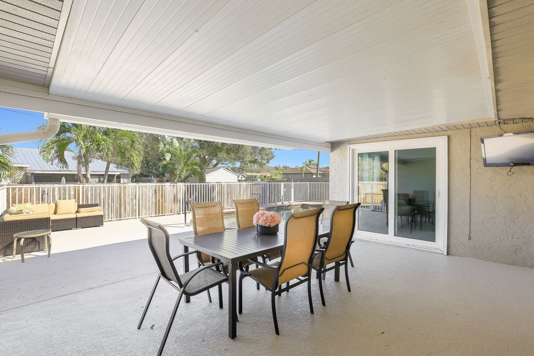 18469 Phlox Dr, Fort Myers, FL 33967