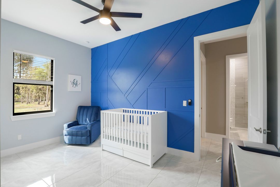 481 7th St NW, Naples, FL 34120