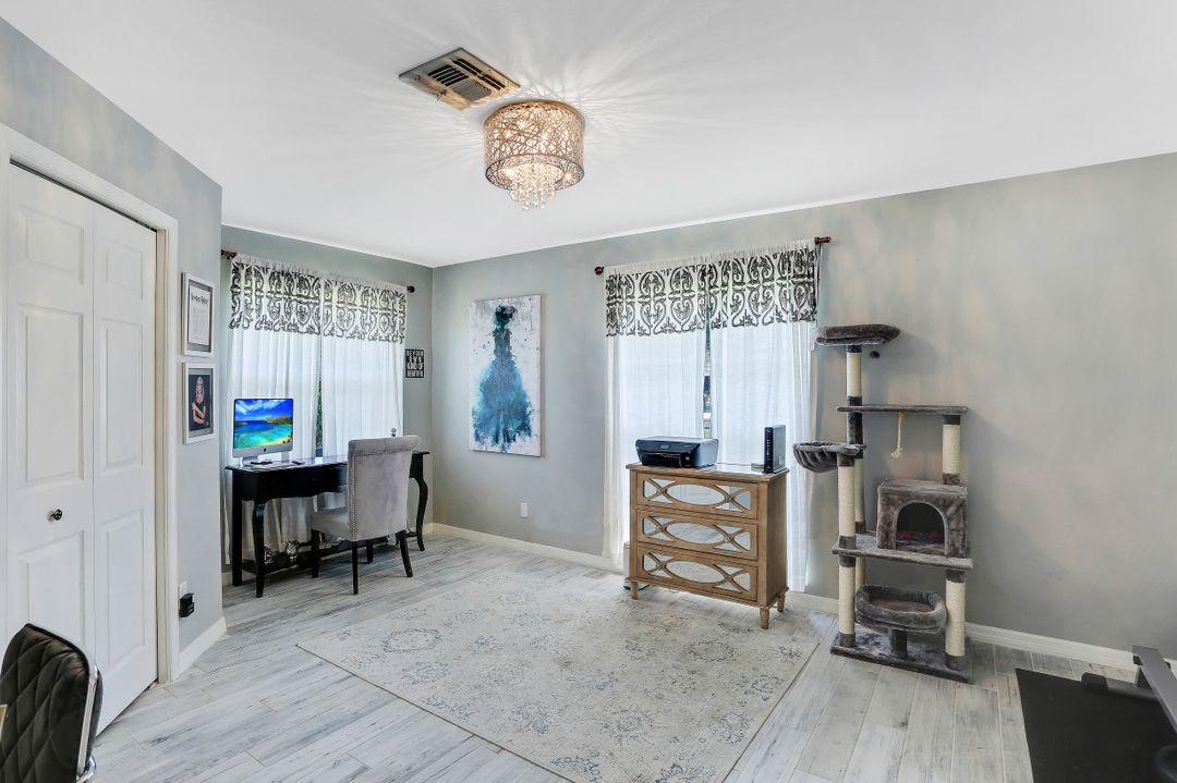 7359 Stonegate Dr, Naples, FL 34109