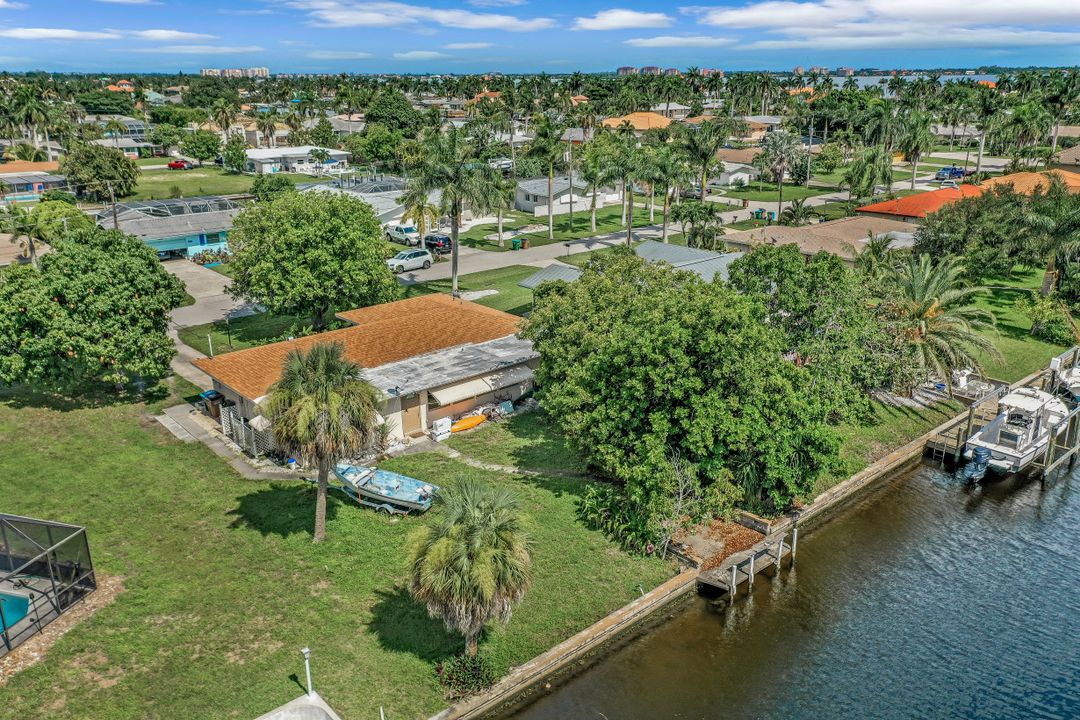 5310 Bayview Ct, Cape Coral, FL 33904