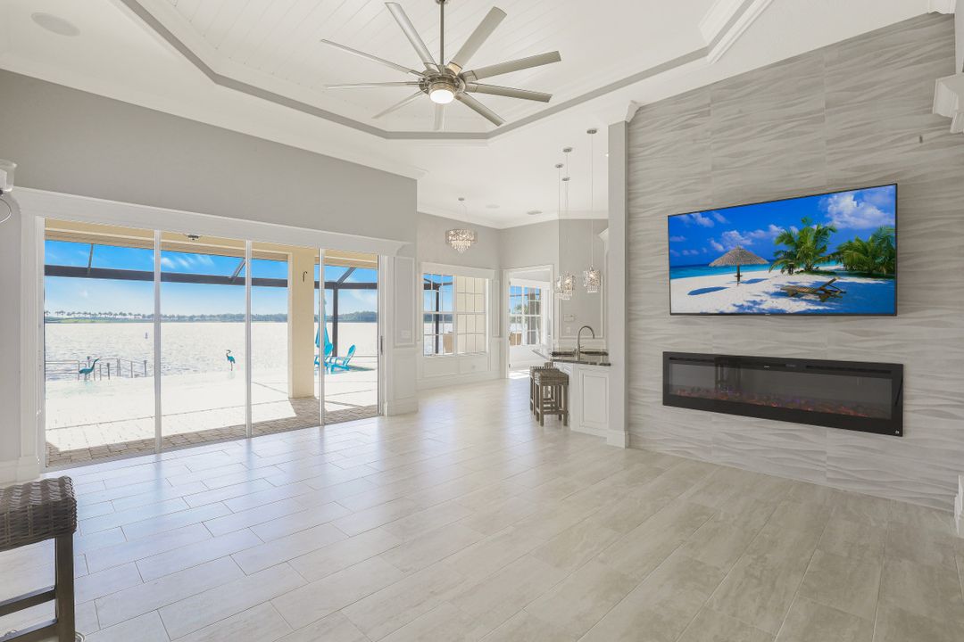 8826 Spinner Cove Ln, Naples, FL 34120