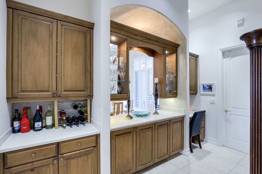 5958 Amberwood Dr, Naples, FL 34110