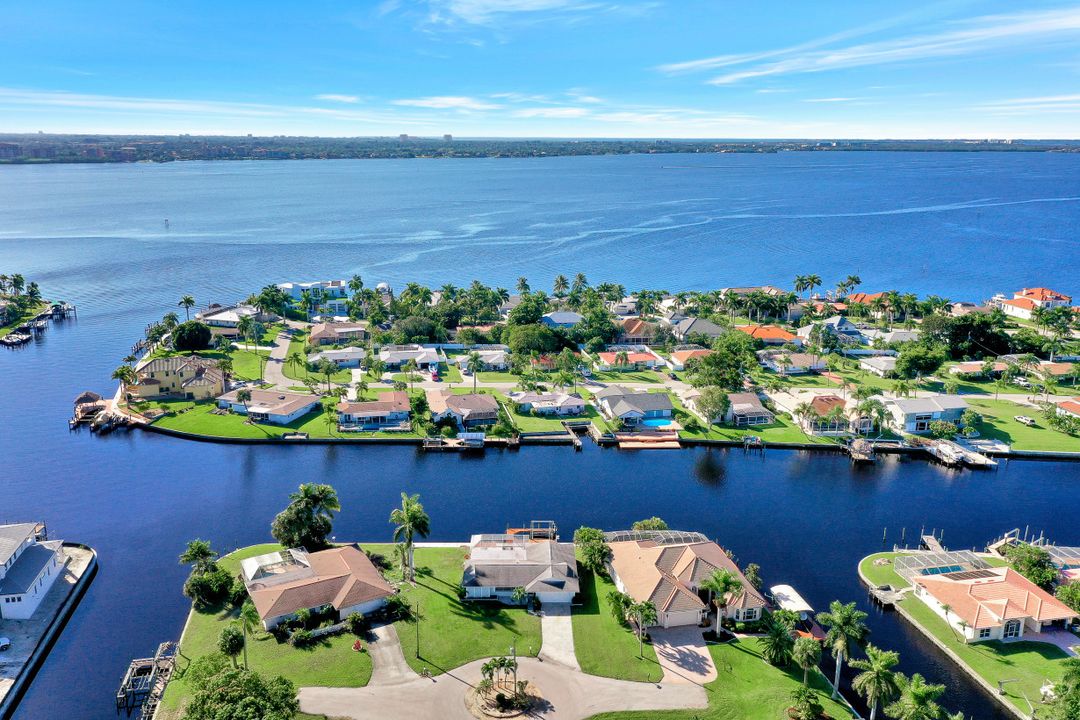 5386 Del Monte Ct, Cape Coral, FL 33904