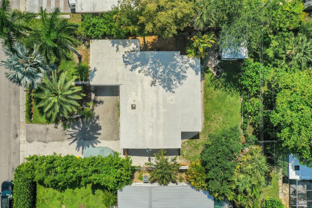 2070 Holiday Ln, Naples, FL 34104