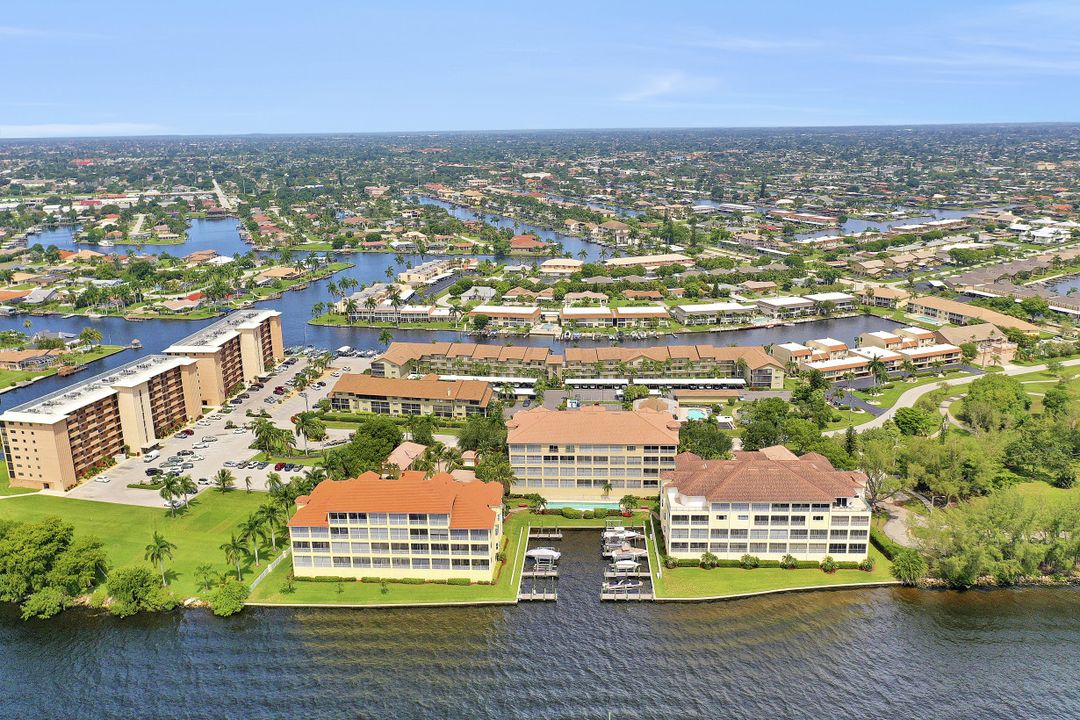 4235 SE 20th Pl #B305, Cape Coral, FL 33904