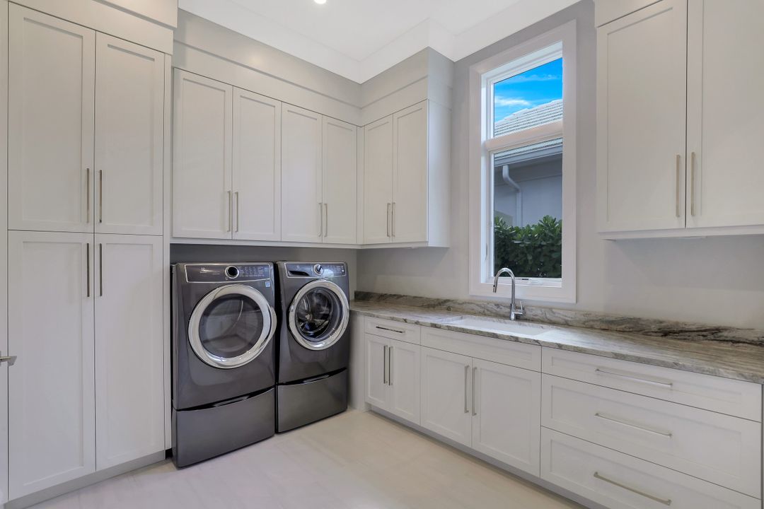 940 17th Ave S, Naples, FL 34102