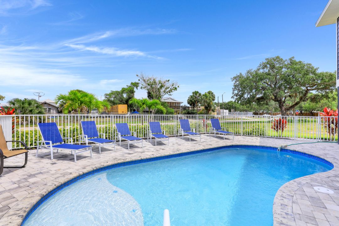 816 San Carlos Dr, Fort Myers Beach, FL 33931