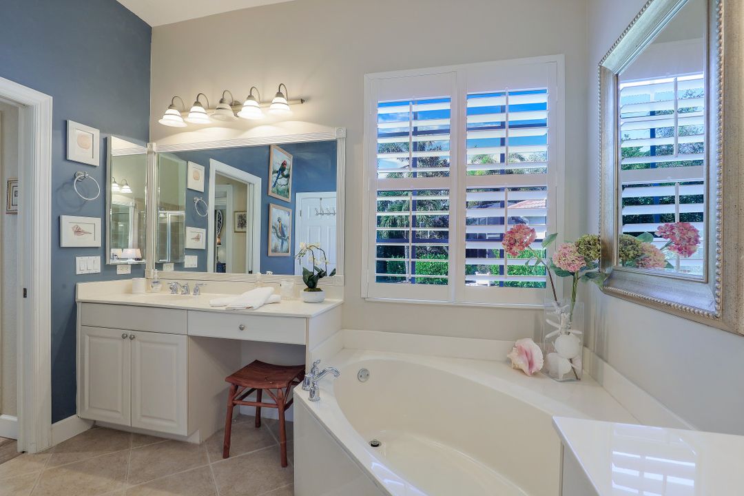 16156 Parque Ln, Naples, FL 34110