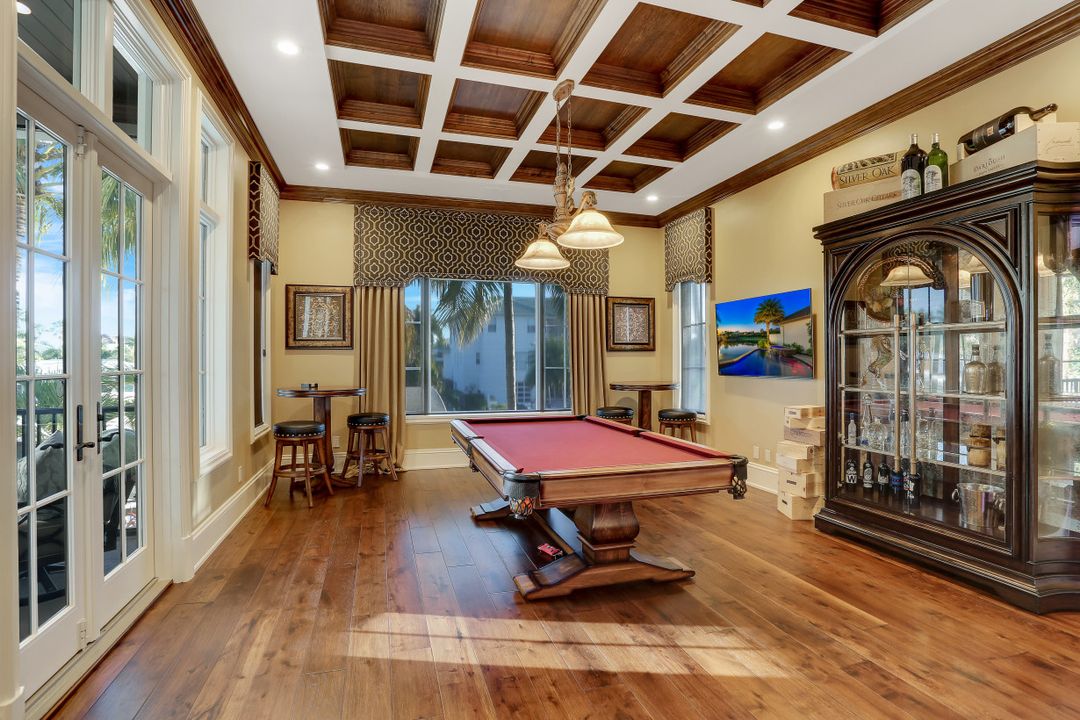 172 Seabreeze Ave, Naples, FL 34108