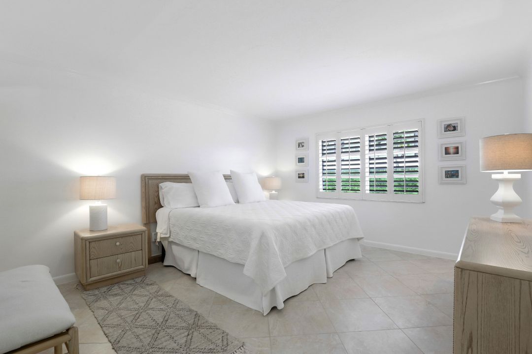 2900 Gulf Shore Blvd N #102, Naples, FL 34103