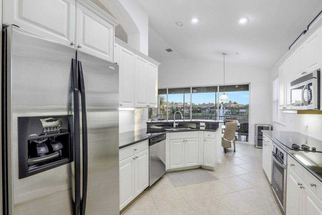 6682 Alden Woods Cir #202, Naples, FL 34113