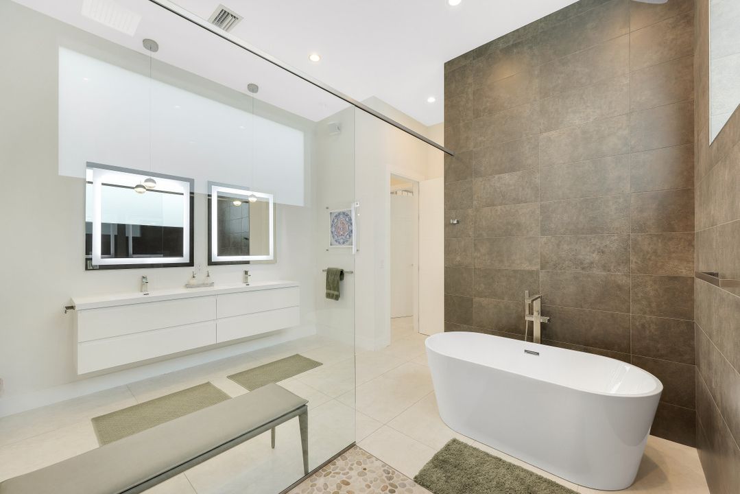 5084 Sorrento Ct, Cape Coral, FL 33904