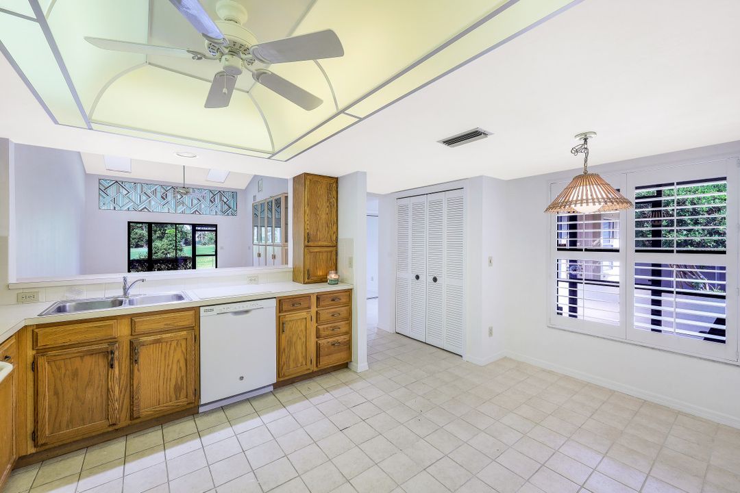 606 Kings Way, Naples, FL 34104