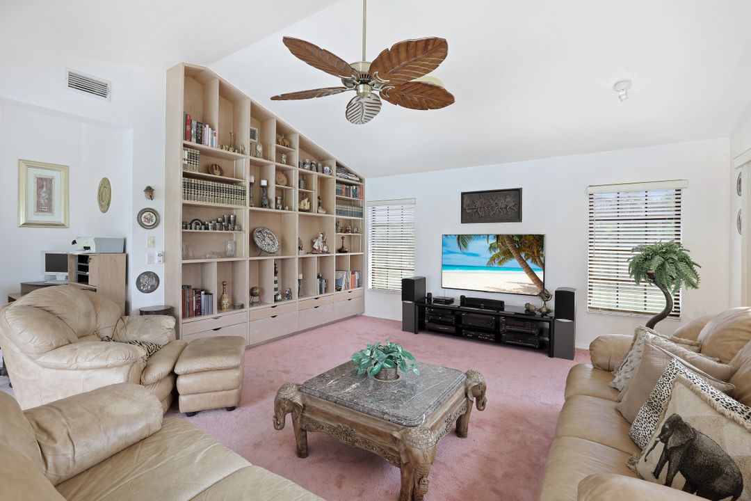 5208 SW 9th Pl, Cape Coral, FL 33914