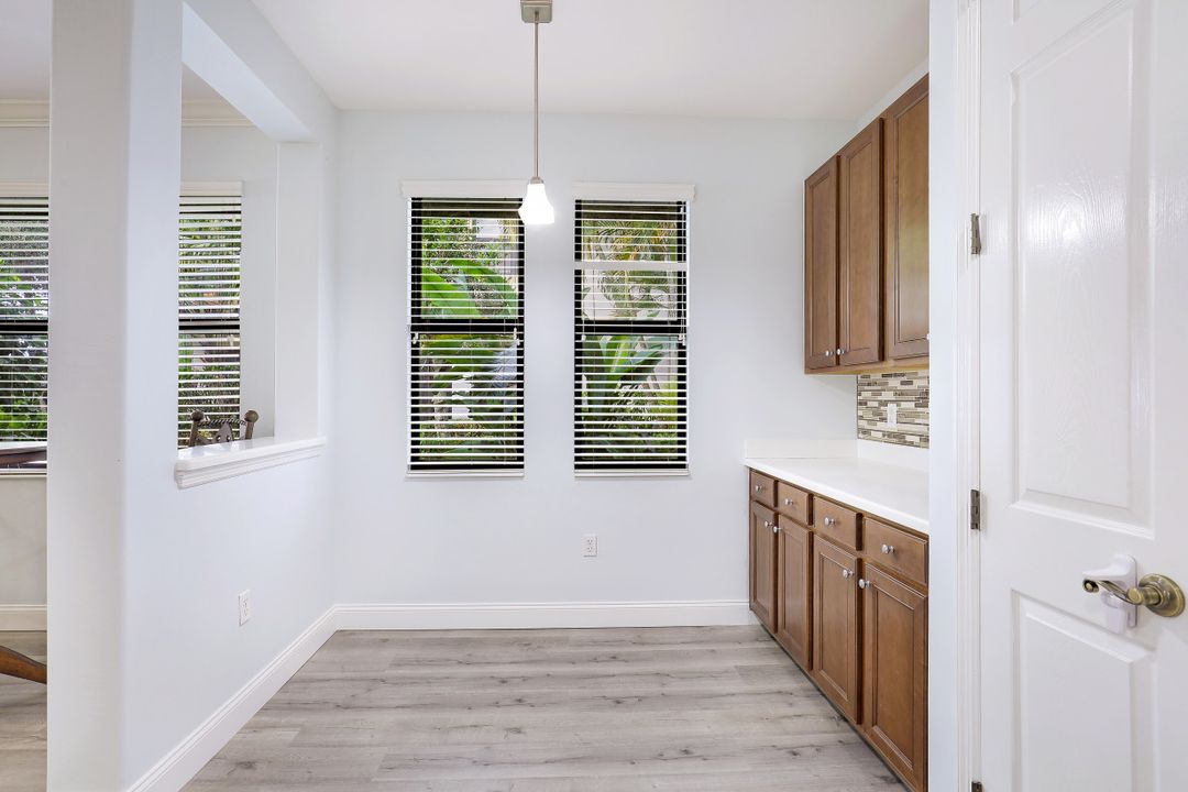 1391 Santiago Cir #902, Naples, FL 34113