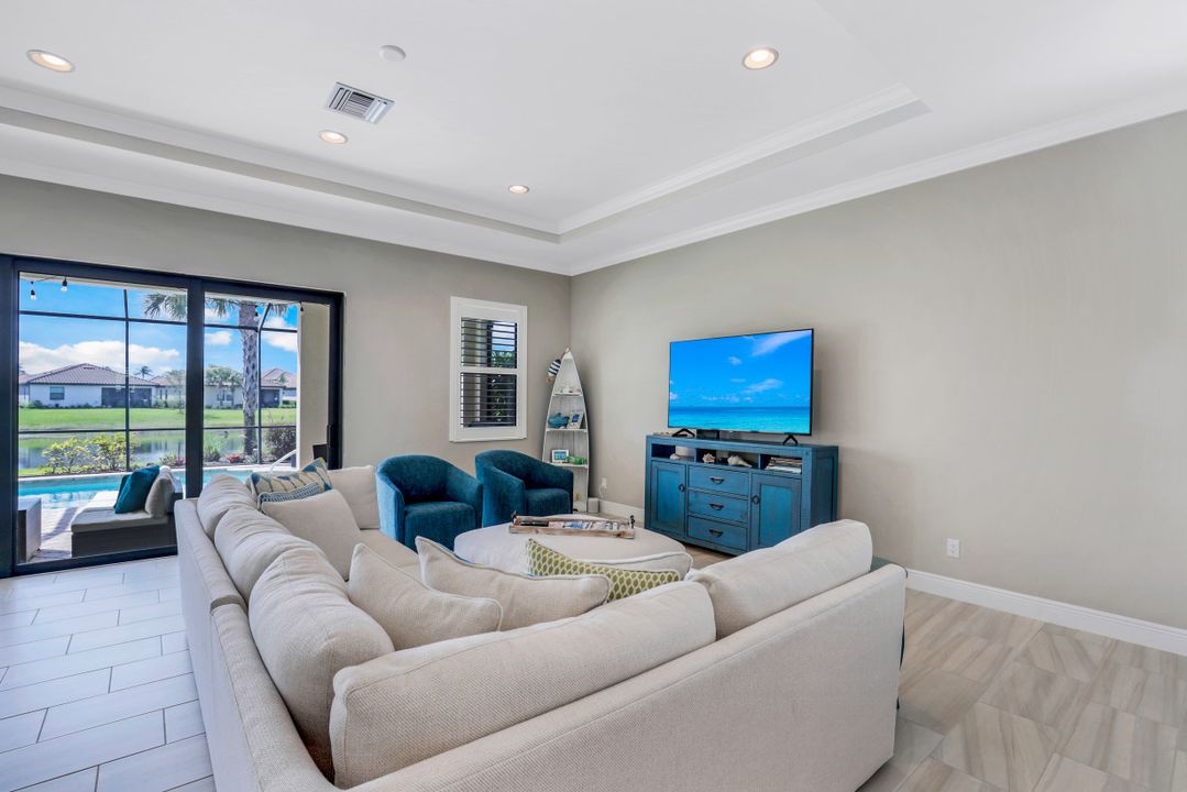 4714 Formosa Dr, Naples, FL 34119