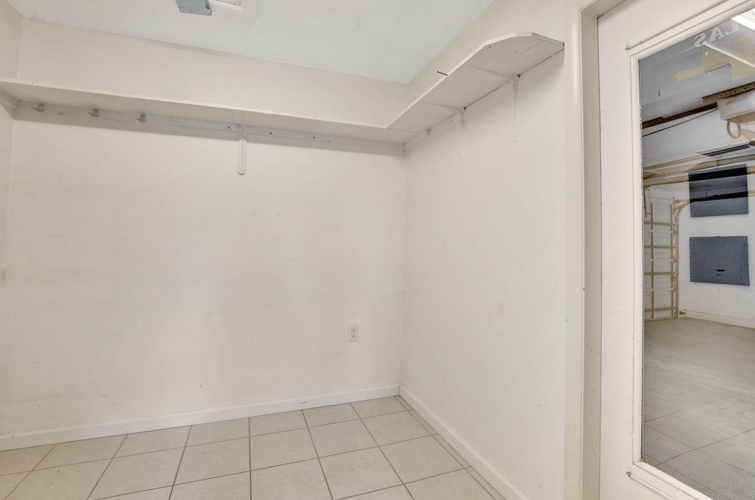 4656 Capri Dr, Naples, FL 34103