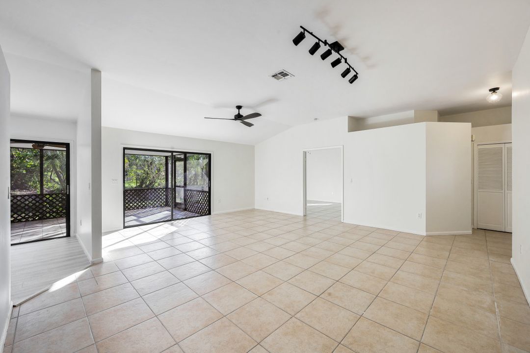 3658 Kent Dr, Naples, FL 34112