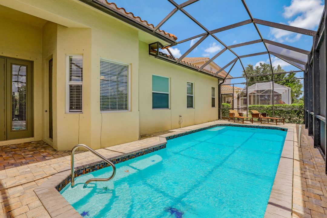 1717 Birdie Dr, Naples, FL 34120