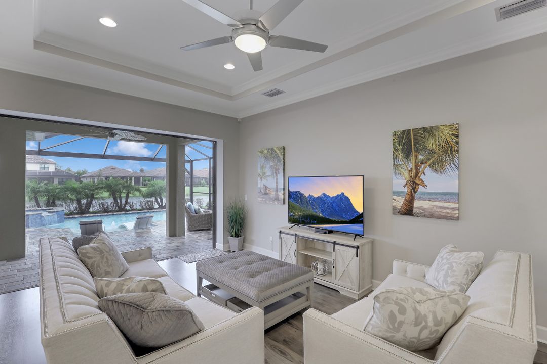 8673 Dilillo Ct, Naples, FL 34119